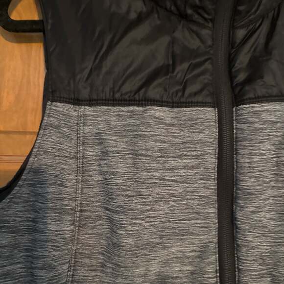 The North Face Women's Pseudio Vest Grey Black Full Zip Puffer Size Medium - Picture 2 of 7